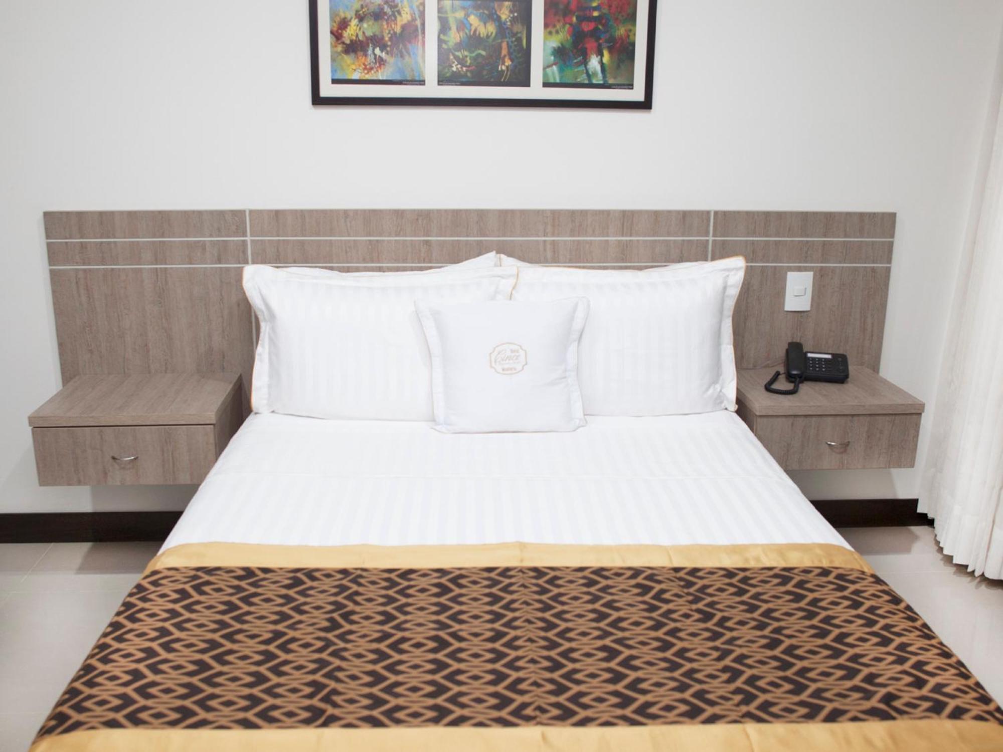Hotel Cinco Monteria Exterior photo